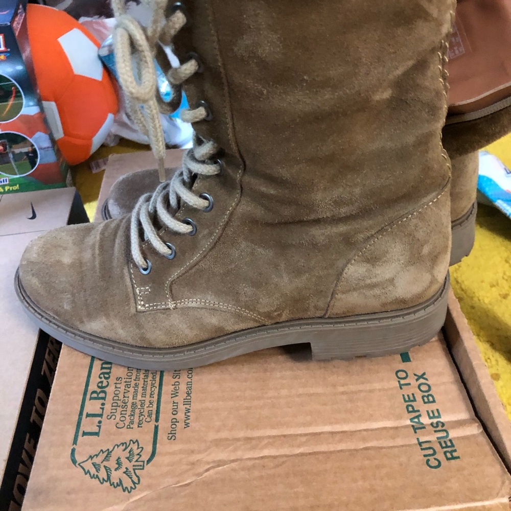 Clarke’s boots - Picture 3 of 4